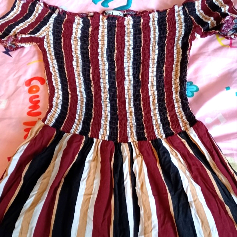 The item here is size Md but stretches and fits well for small